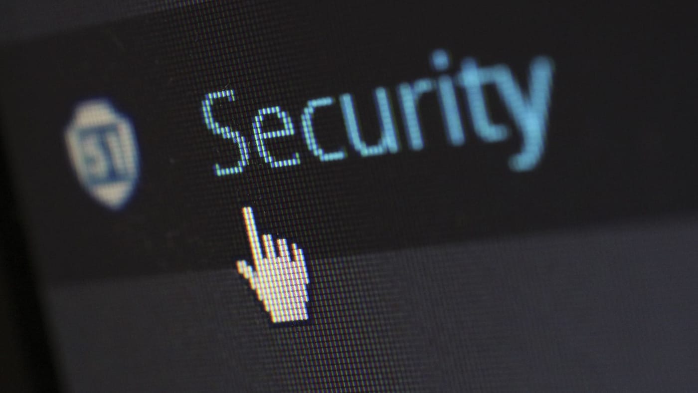 Tela de computador com foco em segurança de dados